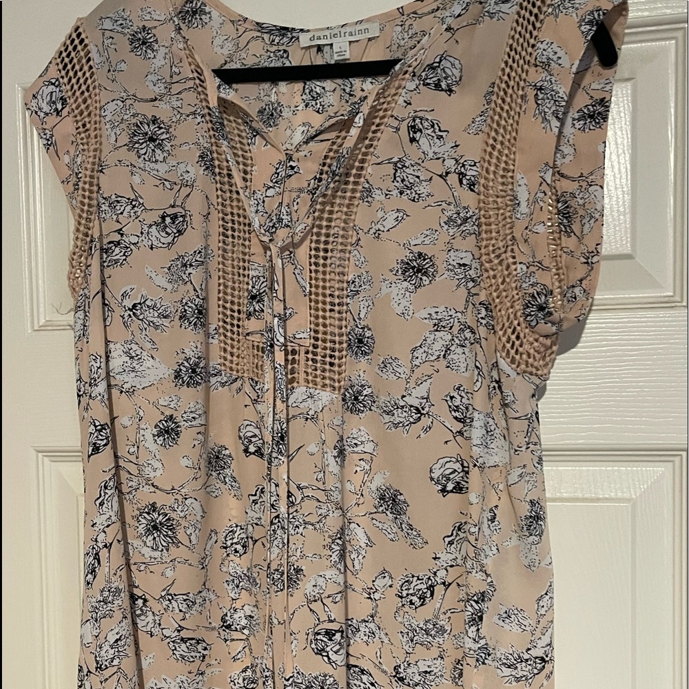 Woman’s top with crochet